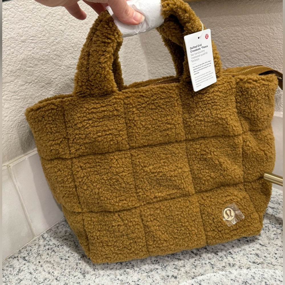 Lululemon fleece quilted bag